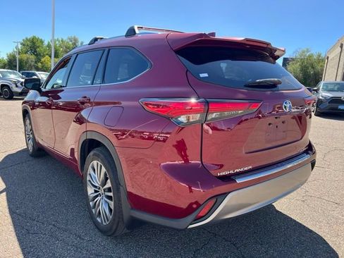 Used 2021 Toyota Highlander Platinum AWD/4WD image 3