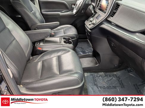 Certified 2019 Toyota Sienna SE w/ SE Preferred Package image 38