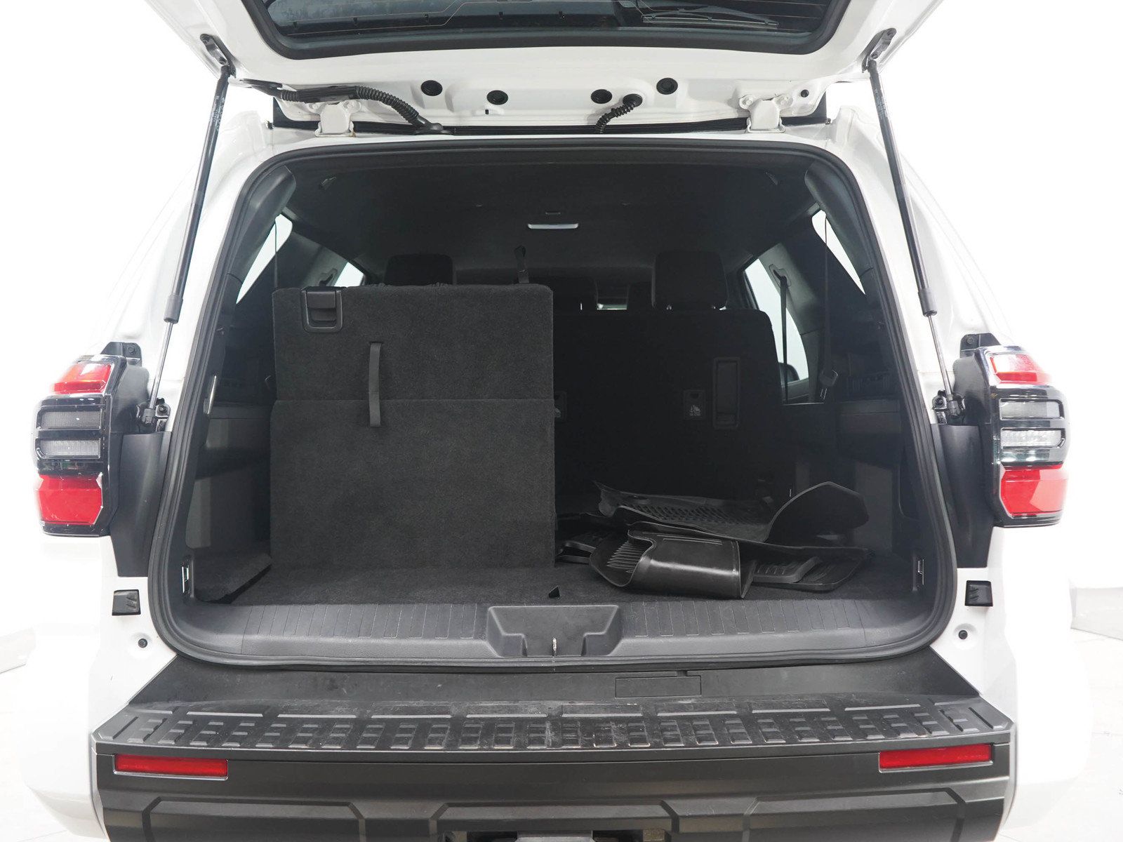Used 2025 Toyota 4Runner SR5 AWD/4WD image 17