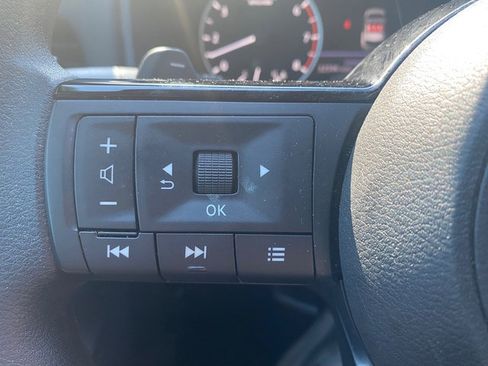 Used 2023 Nissan Rogue SV image 18