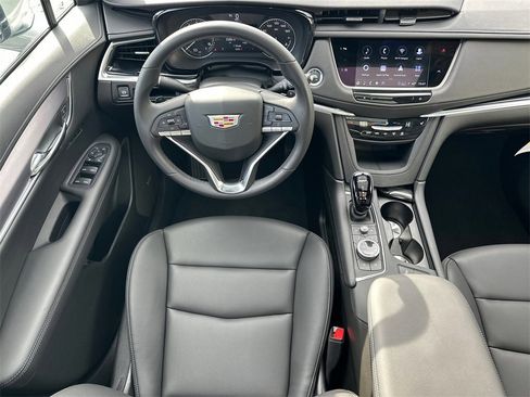 New 2025 Cadillac XT6 Luxury image 23