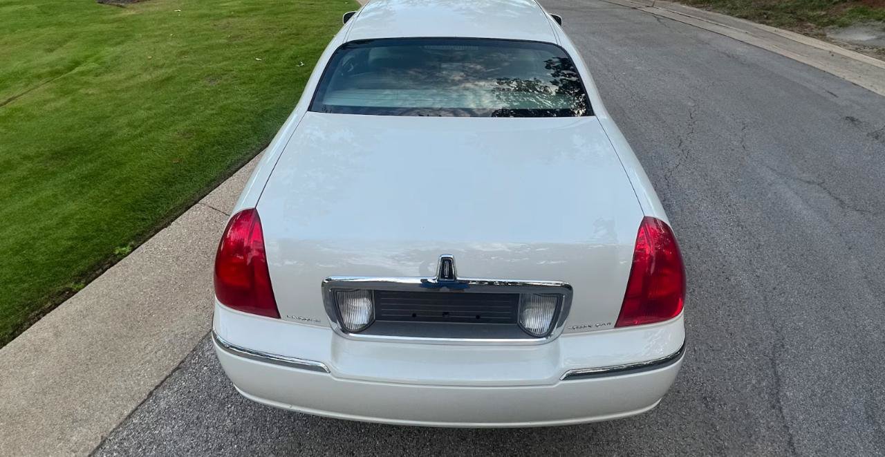 Used 2006 Lincoln Town Car Signature Limited RWD image 10