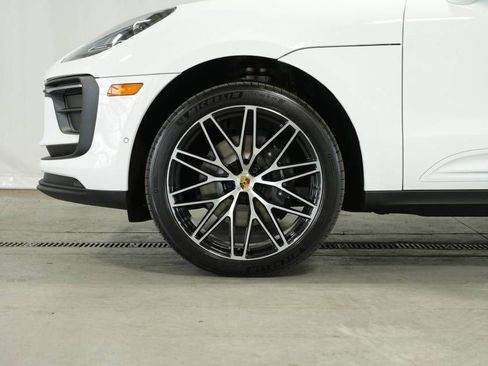Certified 2025 Porsche Macan AWD/4WD image 42