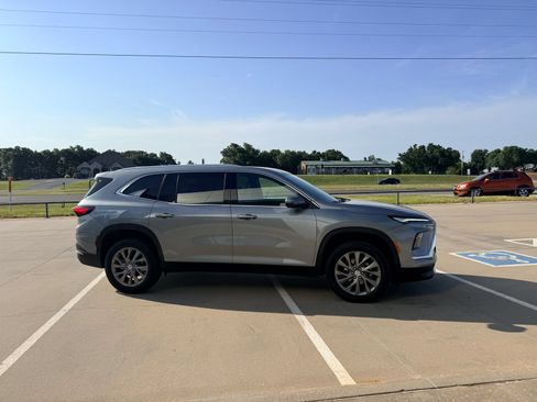 Used 2026 Buick Enclave Preferred FWD image 5