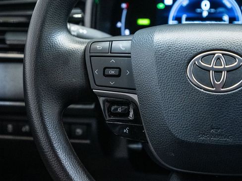 Used 2025 Toyota Camry LE image 27