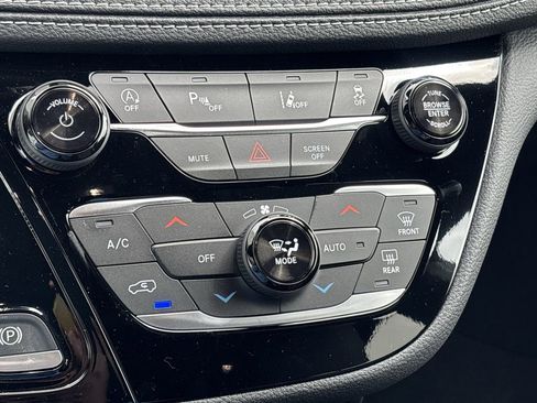 New 2026 Chrysler Pacifica Select image 19