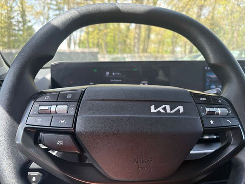 Used 2025 Kia K4 FWD image 25