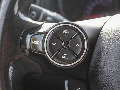 Used 2016 Kia Soul + image 23