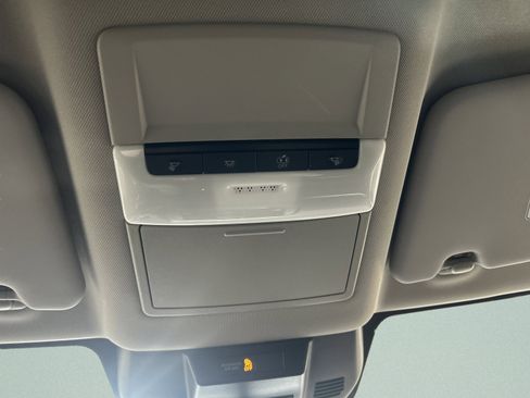 Used 2023 Nissan Rogue S image 42