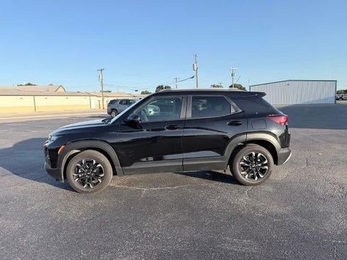 Used 2023 Chevrolet TrailBlazer LT w/ Convenience Package FWD image 2