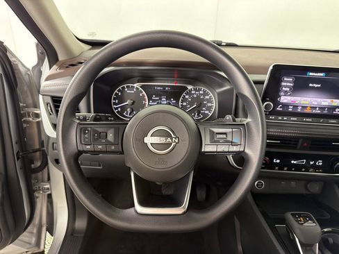 Used 2023 Nissan Rogue SV FWD image 15