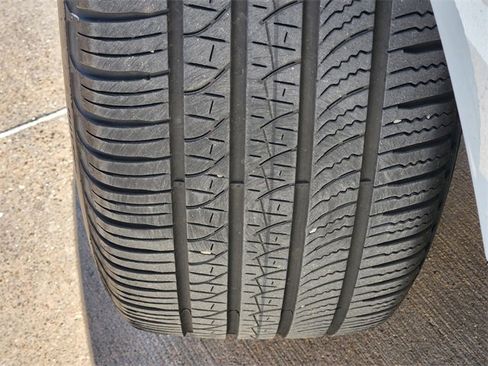 Used 2025 Land Rover Range Rover Velar Dynamic SE image 11