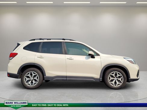 Used 2019 Subaru Forester Premium AWD/4WD image 2