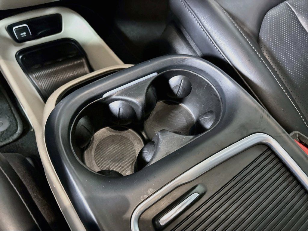 Used 2023 Chrysler Pacifica Touring-L FWD image 15