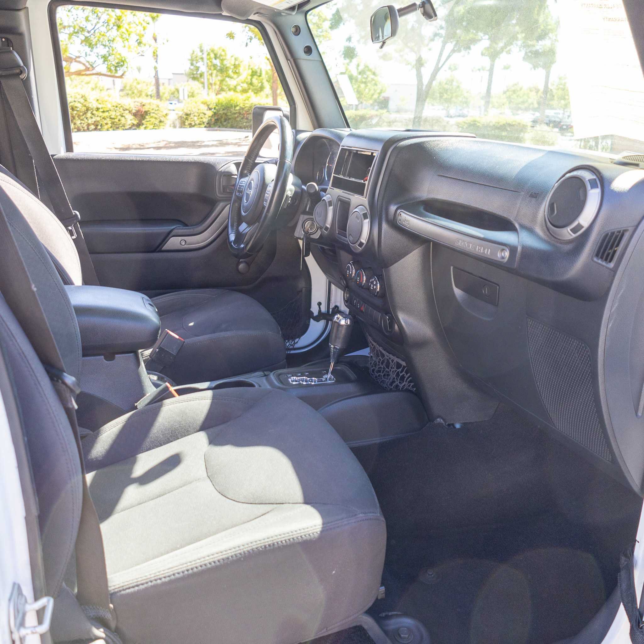 Used 2015 Jeep Wrangler Unlimited Sport w/ Connectivity Group AWD/4WD image 23