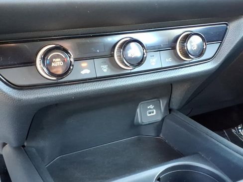 Used 2024 Honda HR-V LX image 18