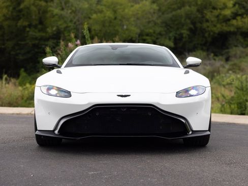Used 2021 Aston Martin V8 Vantage Coupe image 12