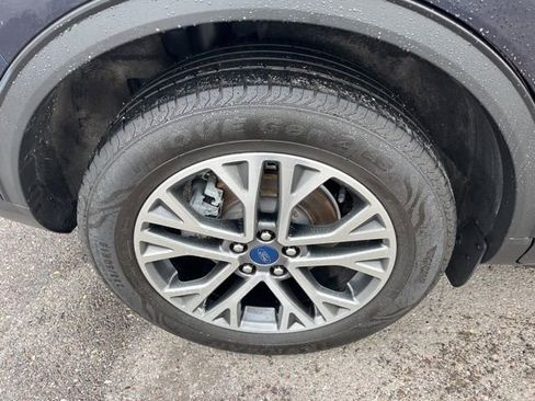 Used 2021 Ford Escape SEL image 17