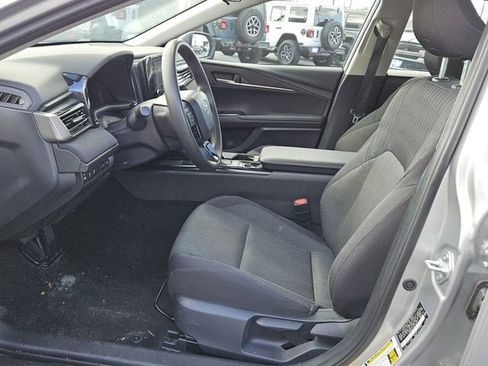 Used 2025 Toyota Camry LE image 3