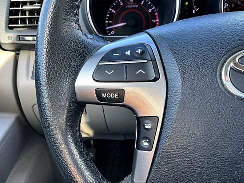 Used 2013 Toyota Highlander Plus image 19