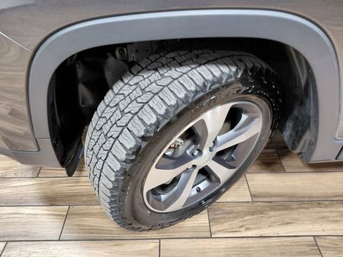 Used 2022 Jeep Cherokee Limited AWD/4WD image 22