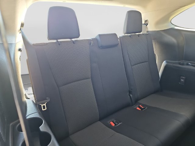 Used 2022 Toyota Highlander LE FWD image 14