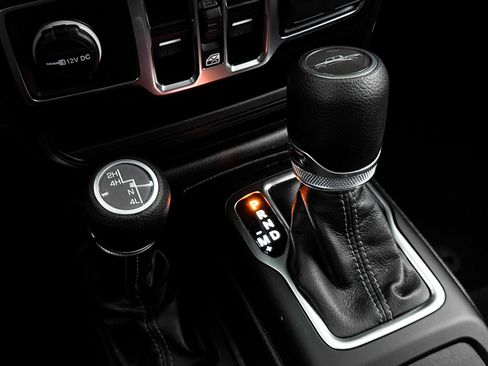Used 2025 Jeep Gladiator Sport AWD/4WD image 8