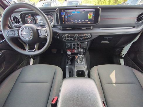 Used 2024 Jeep Wrangler Unlimited Rubicon image 15