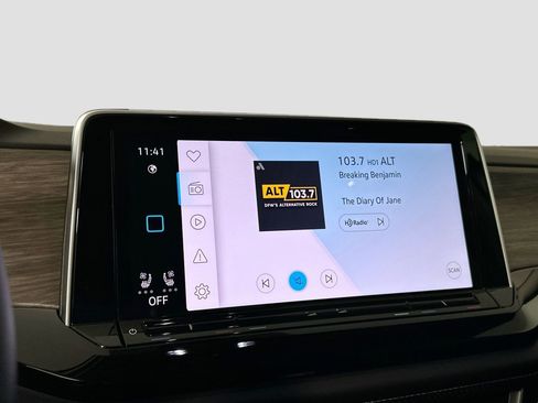 Certified 2025 Volkswagen Atlas SEL image 9