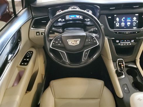 Used 2018 Cadillac XT5 FWD image 10