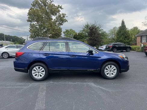 Used 2017 Subaru Outback 2.5i AWD/4WD image 5