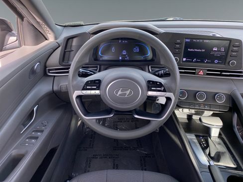 Used 2024 Hyundai Elantra SE image 12