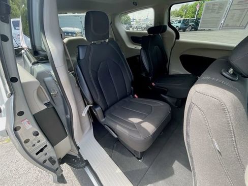 Used 2023 Chrysler Voyager LX FWD image 25