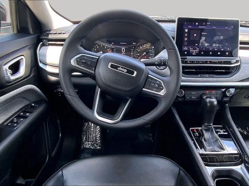 Used 2022 Jeep Compass Latitude FWD image 6