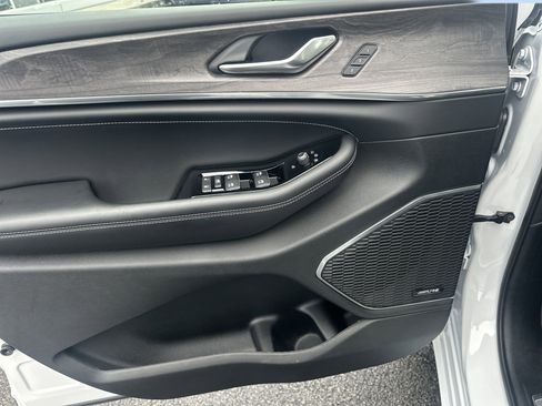 Used 2022 Jeep Grand Cherokee Overland image 7