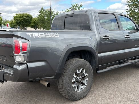 Used 2022 Toyota Tacoma TRD Off-Road w/ Technology Package AWD/4WD image 4