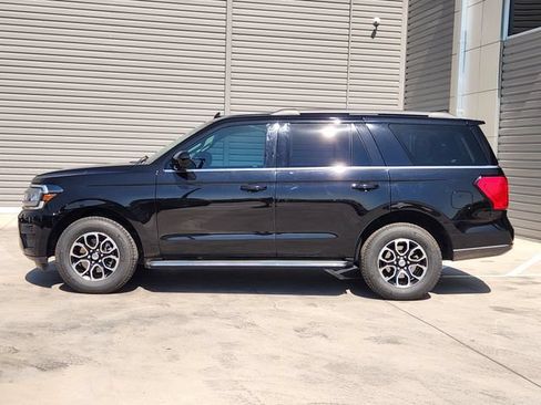 Used 2023 Ford Expedition XLT RWD image 5