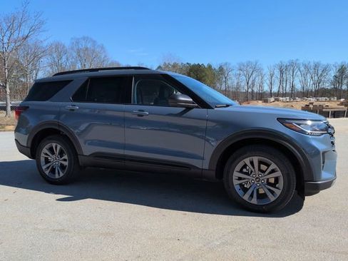 New 2026 Ford Explorer Active w/ Active Comfort Package image 2