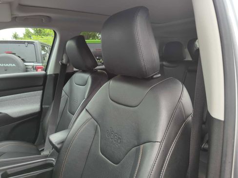 Used 2022 Jeep Compass Latitude w/ Sun and Sound Group AWD/4WD image 15