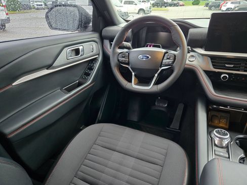 Used 2025 Ford Explorer ST-Line AWD/4WD image 9