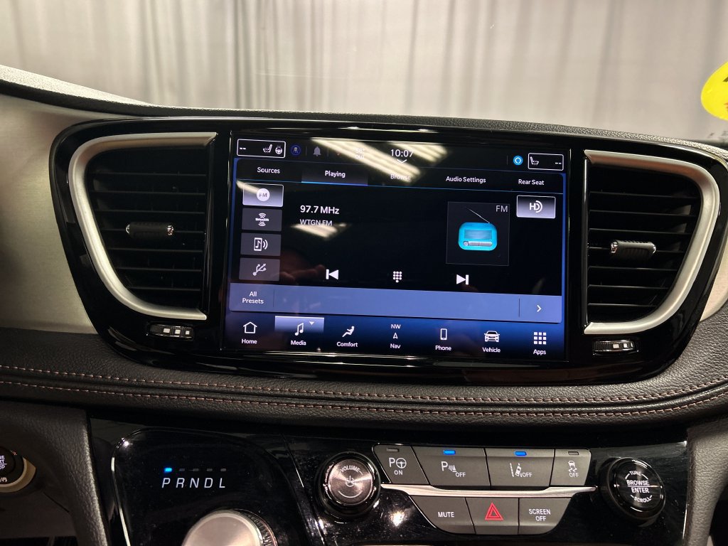 Used 2024 Chrysler Pacifica Pinnacle FWD image 17