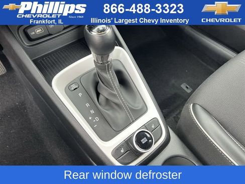 Used 2022 Hyundai Venue Limited image 22