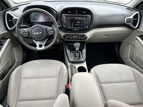 Used 2025 Kia Soul LX w/ LX Technology Package FWD image 23