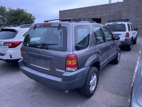 Used 2003 Ford Escape XLS FWD image 2