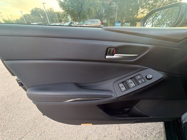 Used 2021 Toyota Avalon XLE w/ Moonroof Package FWD image 4