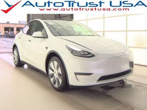 Used 2023 Tesla Model Y AWD image 1