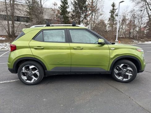 Used 2022 Hyundai Venue SEL image 4