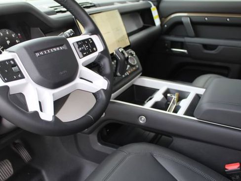 New 2026 Land Rover Defender 130 X-Dynamic SE image 11