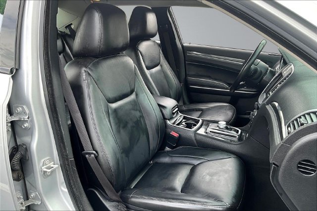 Used 2021 Chrysler 300 Touring L RWD image 28