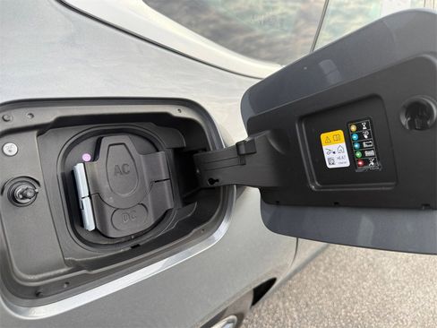 Used 2025 BMW i4 xDrive40i w/ Premium Package image 37